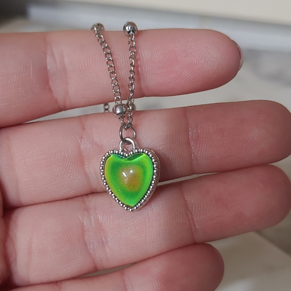 Mood Color Changing Necklace - Picture 5 of 6